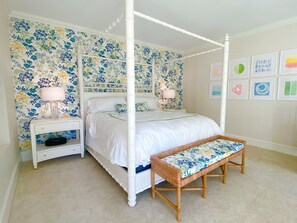 4 bedrooms, in-room safe, desk, iron/ironing board - Private Home for Rent in Irving Park - Golf Course Views (Greensboro)