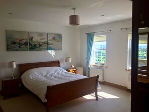 5 bedrooms, iron/ironing board, free WiFi, bed sheets