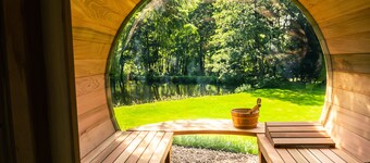 Magnifique chalet dans un ilot de verdure. 2 étangs, sauna et jacuzzi privatif