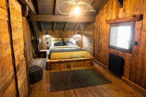 3 chambres, coffres-forts dans les chambres, fer et planche à repasser