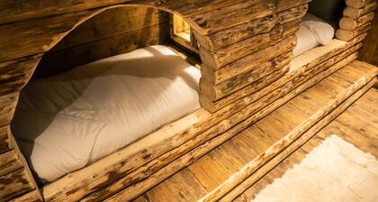 Magnifique chalet dans un ilot de verdure. 2 étangs, sauna et jacuzzi privatif