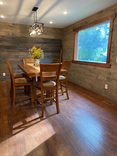 Peaceful Cabin for Family Fun or Romantic Getaway!