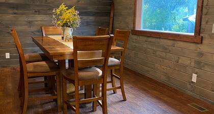 Peaceful Cabin for Family Fun or Romantic Getaway!