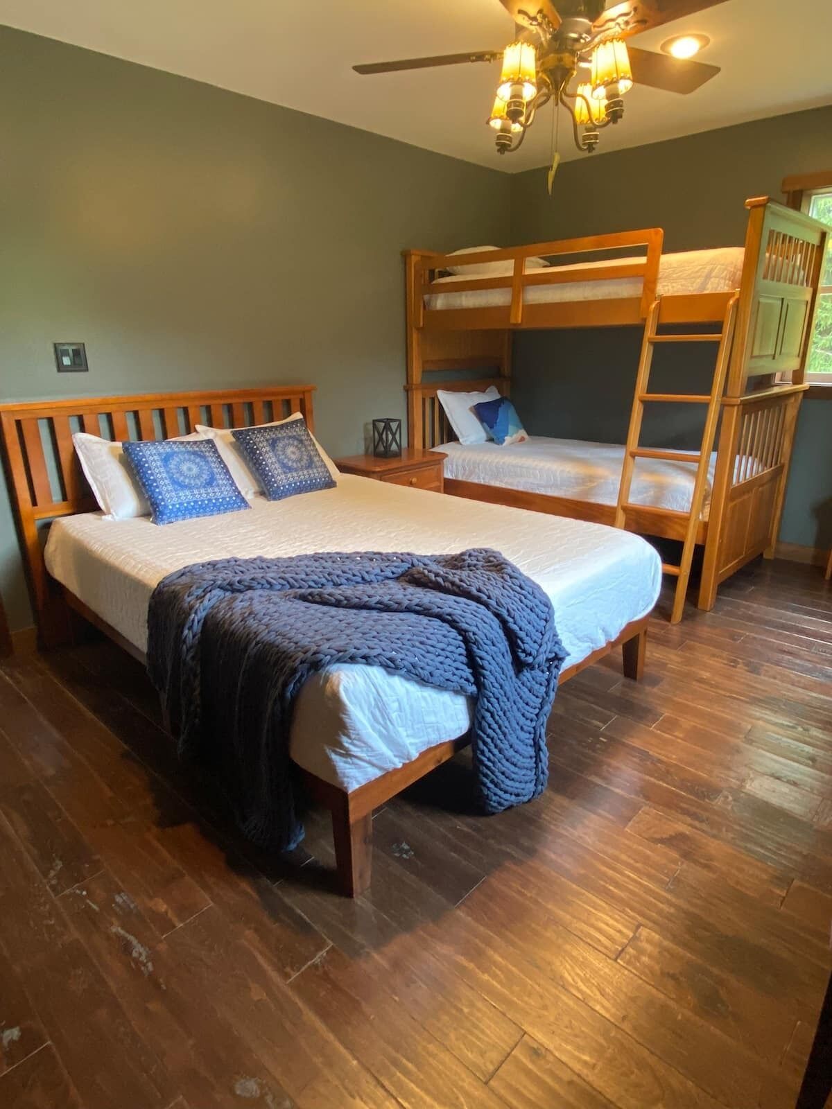 2 habitaciones y caja de seguridad en la habitación 