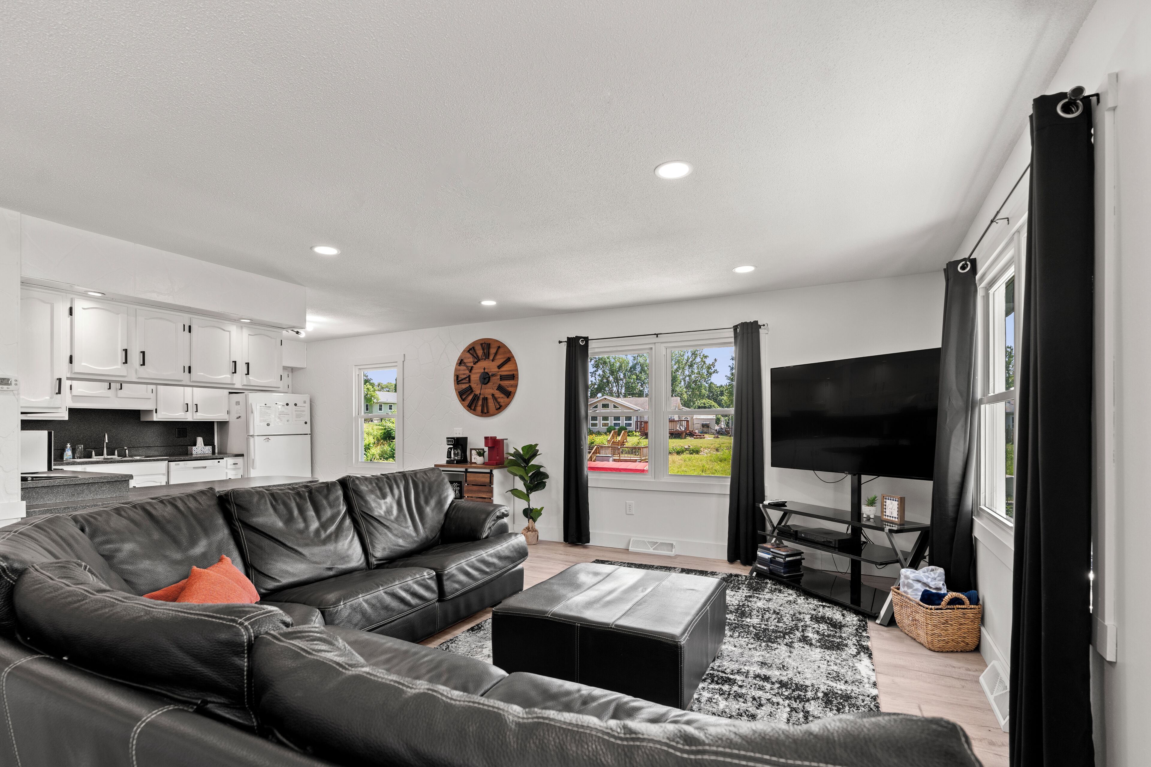 Smart-TV, DVD-spiller, fotballspill og bordtennis