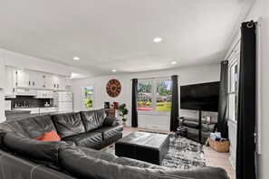 تلفزيون ذكي، مشغل دي في دي، كرة قدم الطاولة، تنس طاولة