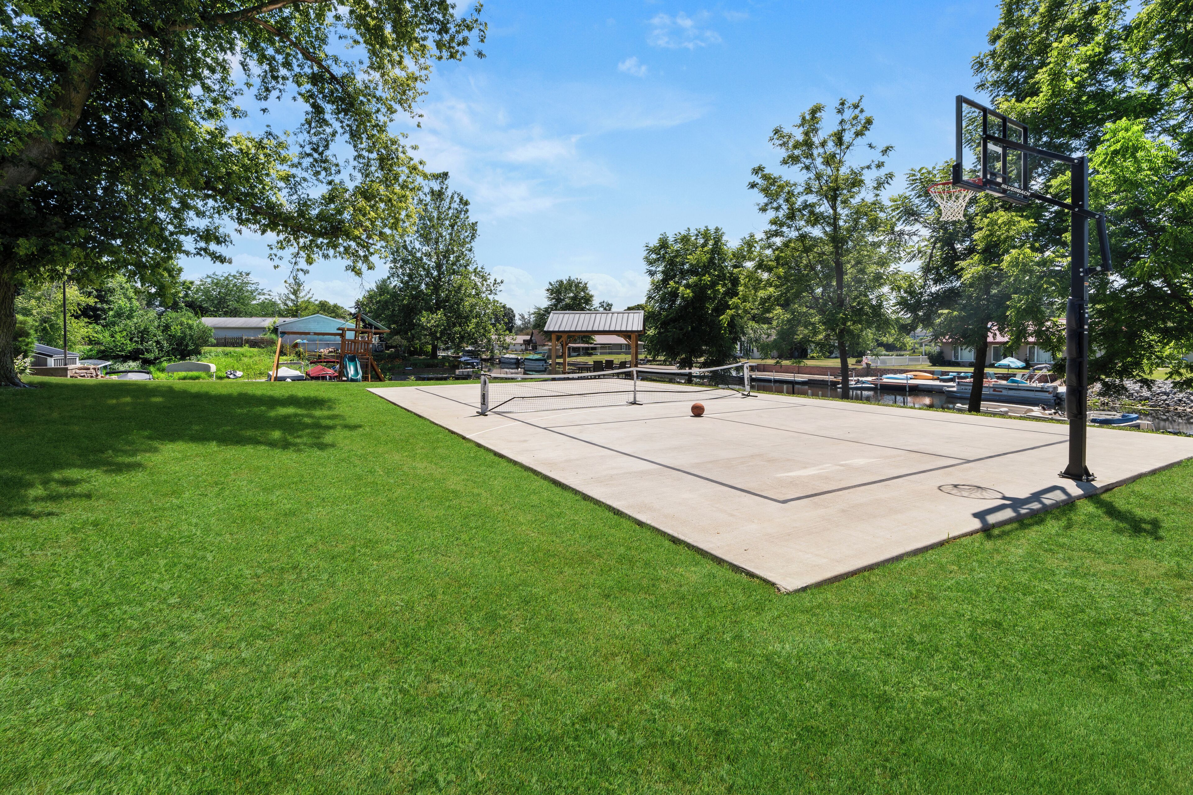 Lake Wawasee/HOT TUB/GAME ROOM/PONTOON RENTAL 