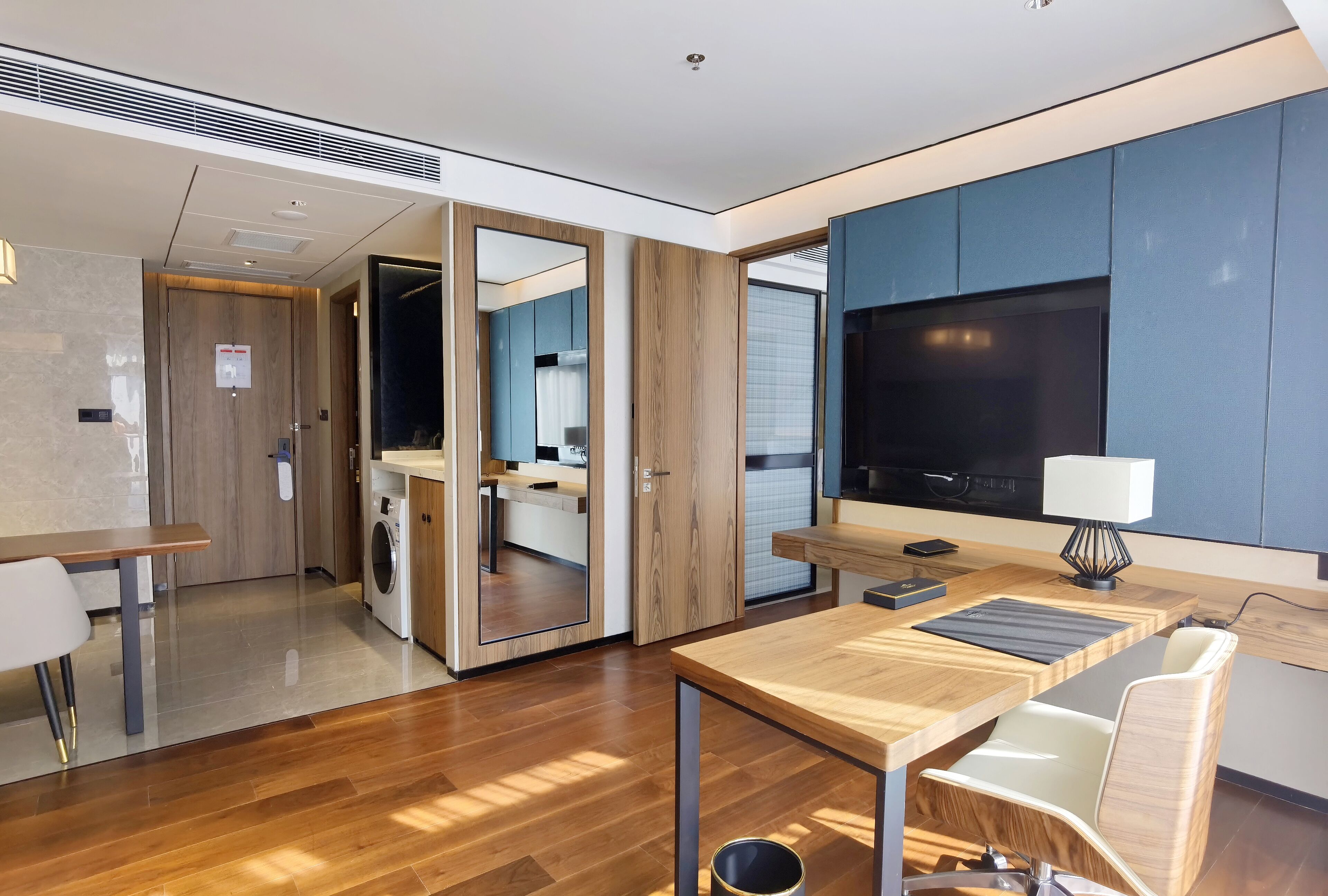 Minibar y caja de seguridad en la habitación 