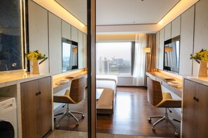 Quiet Twin Room | มินิบาร์, ตู้นิรภัยในห้องพัก, เตารีด/โต๊ะรีดผ้า, Wi-Fi ฟรี