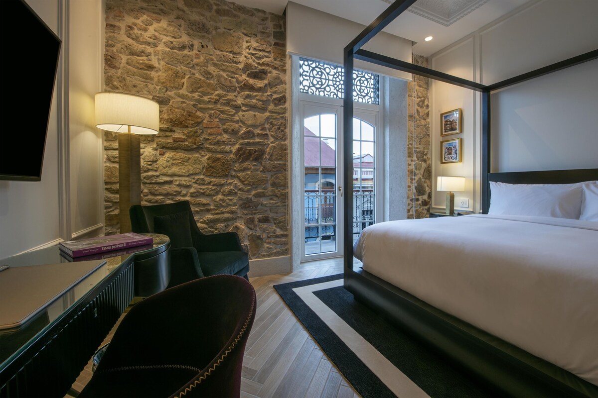 Room, 1 King Bed (Casco) | Premium bedding, down comforters, pillowtop beds, in-room safe