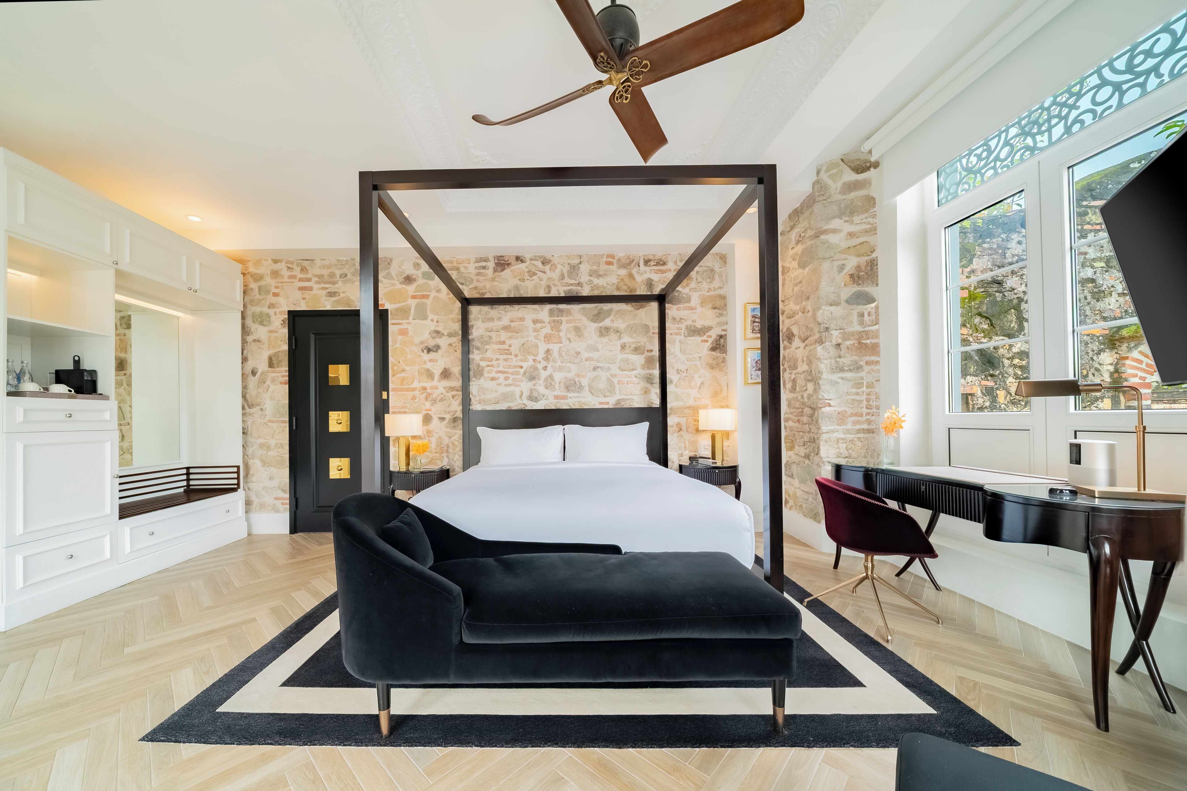Junior Suite | Premium bedding, down comforters, pillowtop beds, in-room safe