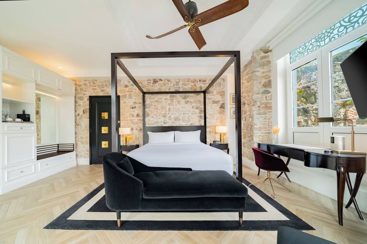 Junior Suite | Premium bedding, down duvets, pillow-top beds, in-room safe