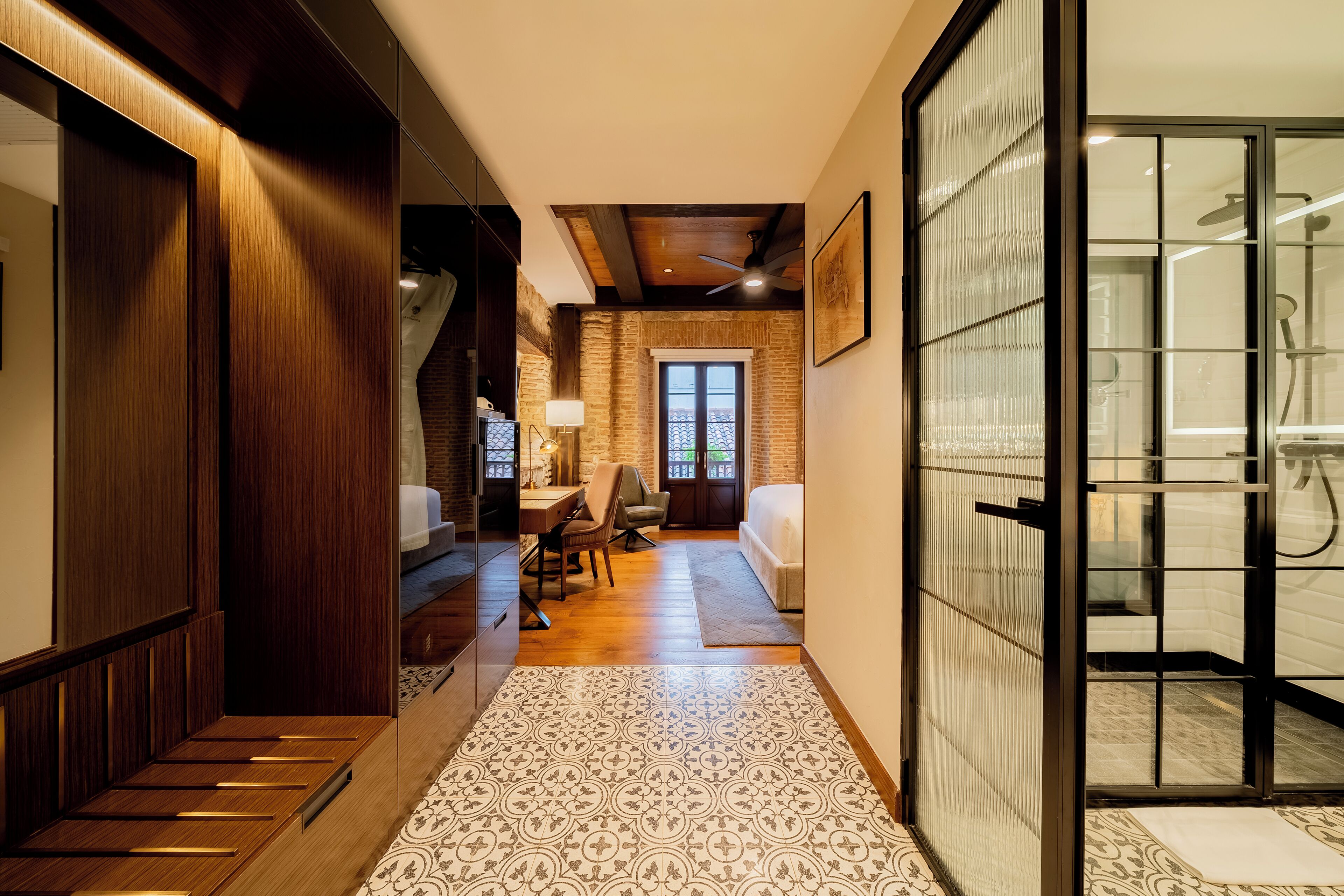 룸, 퀸사이즈침대 1개 (Casco) | 고급 침구, 오리/거위털 이불, 필로우탑 침대, 미니바