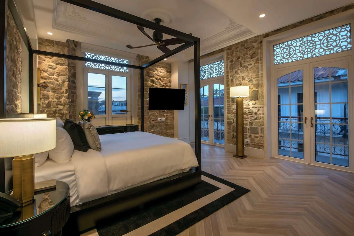 junior suite | 1 bedroom, premium bedding, down duvets, pillow-top beds