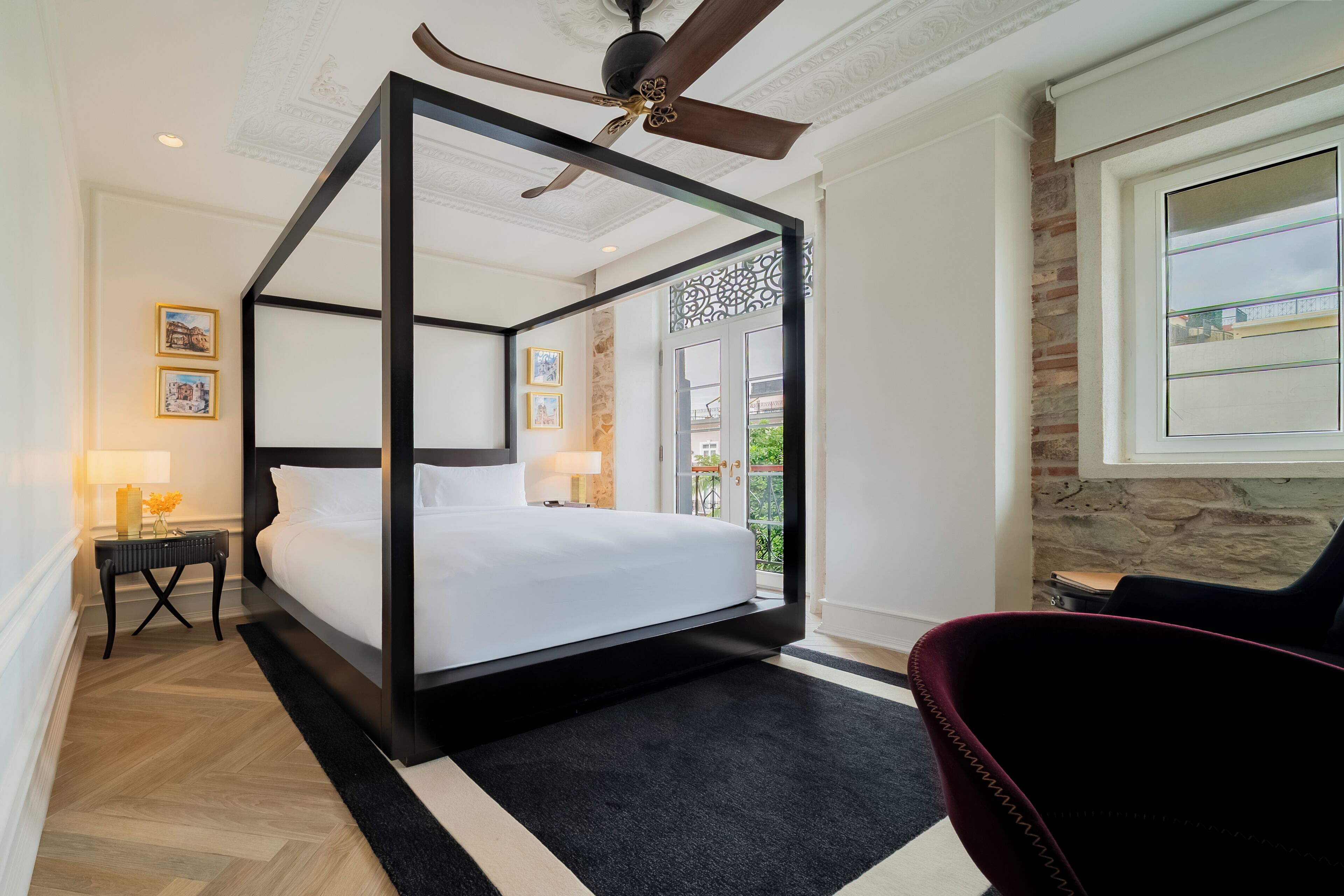 Room, 1 Queen Bed, Courtyard View | Premium bedding, down comforters, pillowtop beds, in-room safe