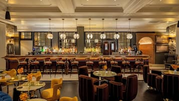 2 bars/lounges, poolside bar