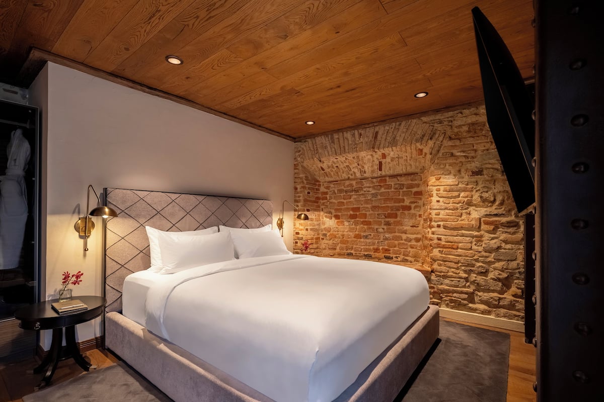 高級寢具、羽絨被、舒適加層、迷你吧