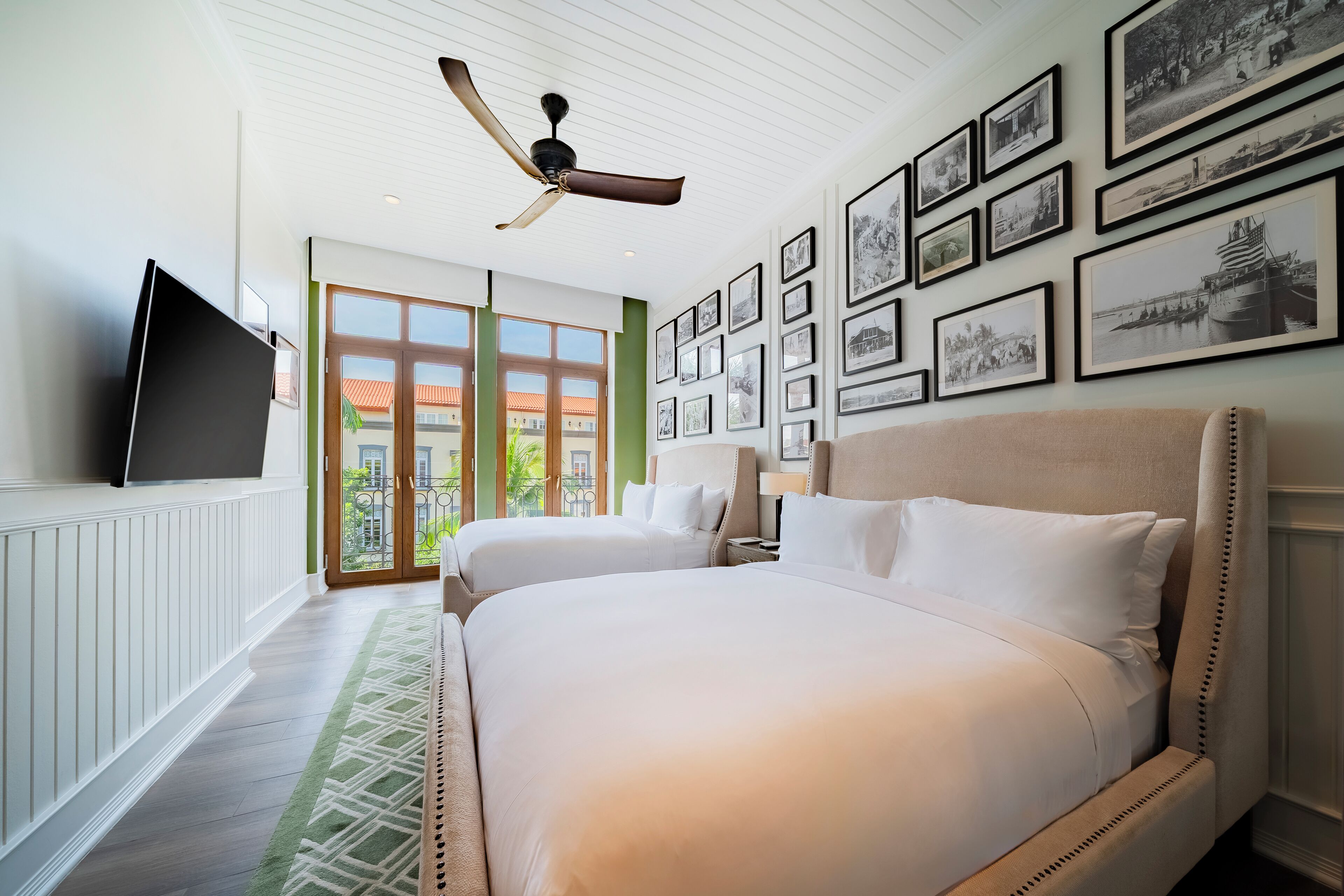 客房, 2 张大床, 庭院景观 | 高档床上用品、羽绒被、加厚床垫、迷你吧