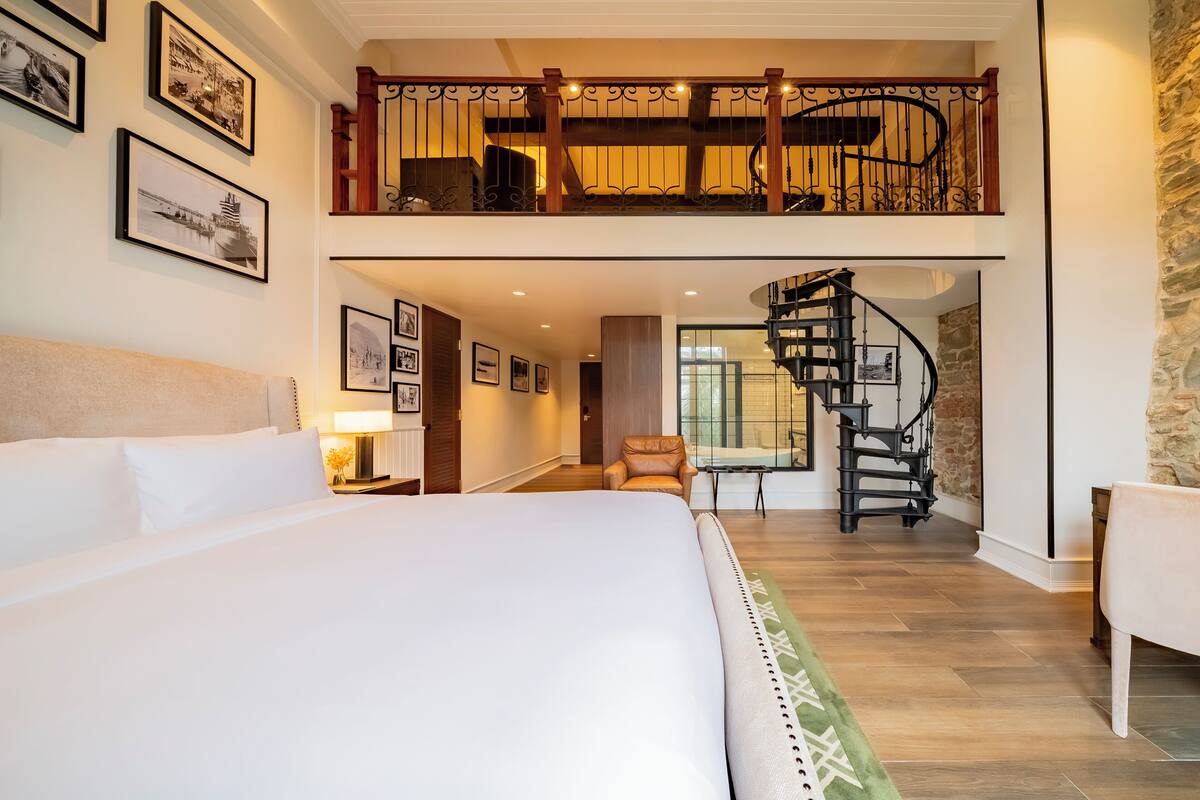 Luxury Loft (Loft) | Premium bedding, down duvets, pillow-top beds, in-room safe