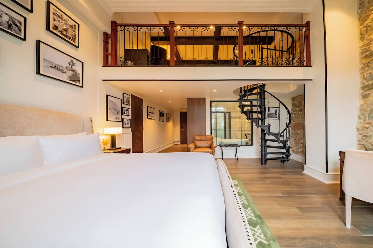 奢華樓中樓客房 (Loft) | 高級寢具、羽絨被、舒適加層、迷你吧