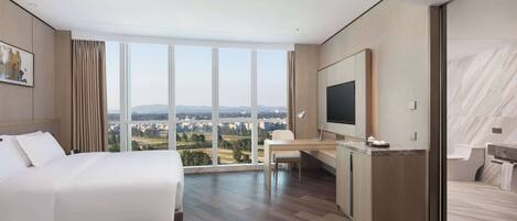 1 bedroom, premium bedding, down duvets, minibar