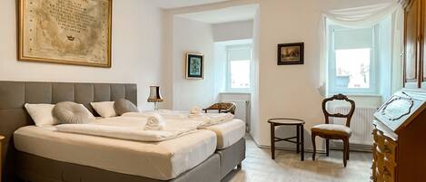 4 bedrooms, desk, iron/ironing board, travel cot