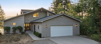 Lakeview Retreat – Spacious 6,000 Sq Ft Home on 21 Acres