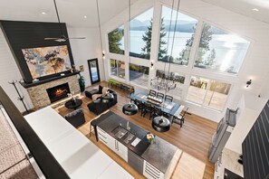 Dining - Lakeview Retreat – Spacious 6,000 Sq Ft Home on 21 Acres (Sagle)