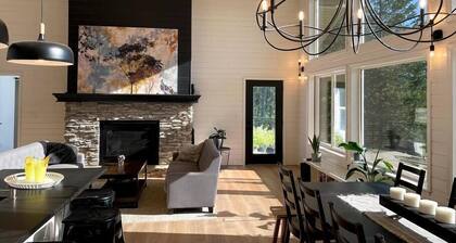 Large Home overlooking Lake Cocolalla