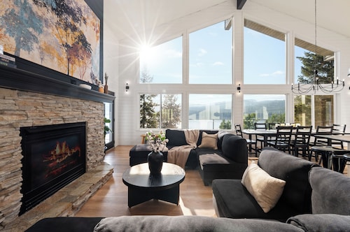 Lakeview Retreat – Spacious 6,000 Sq Ft Home on 21 Acres