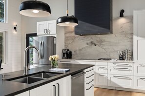 Fridge, microwave, oven, stovetop - Lakeview Retreat – Spacious 6,000 Sq Ft Home on 21 Acres (Sagle)