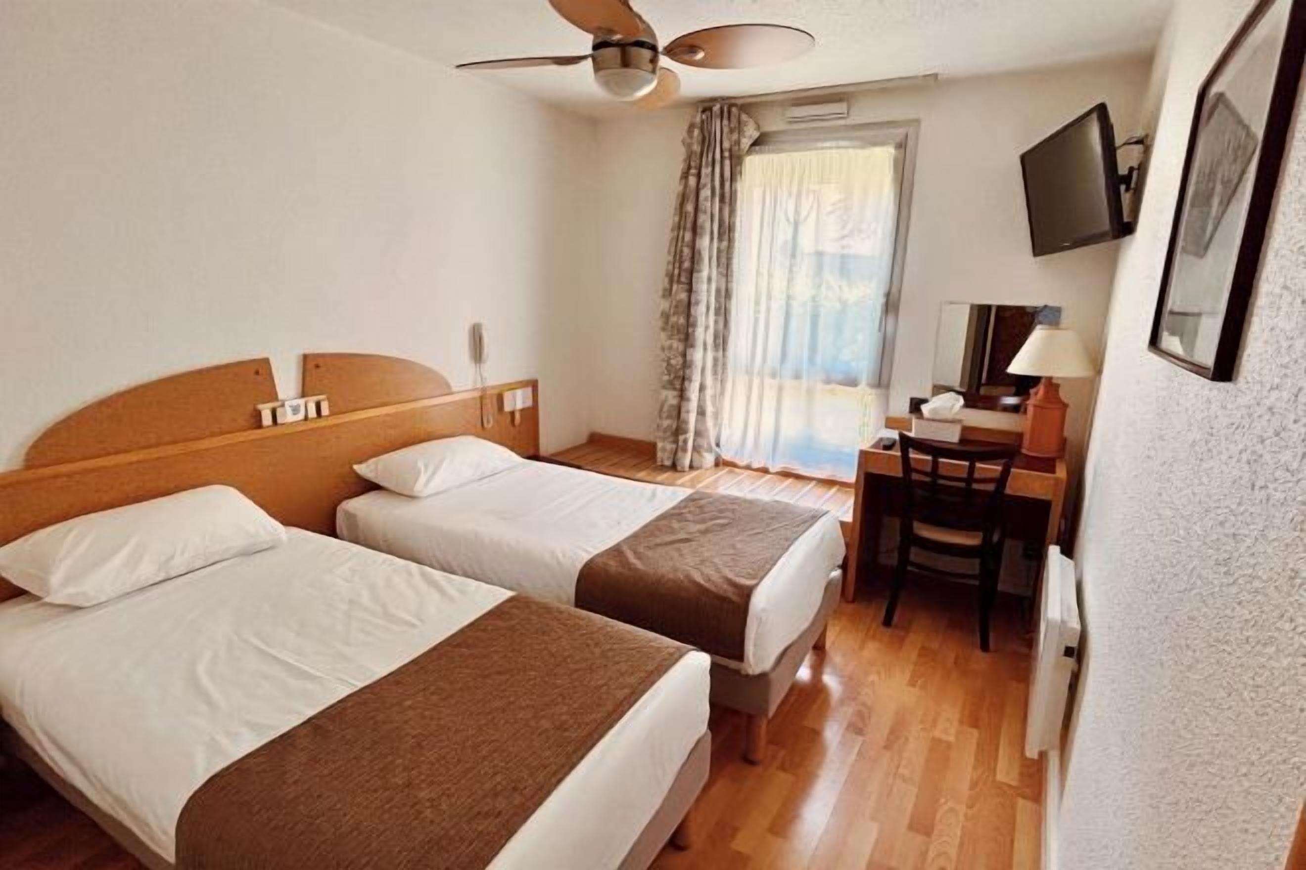 Premium bedding, in-room safe, desk, laptop workspace