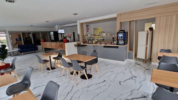 Daily buffet breakfast (EUR 9.10 per person)