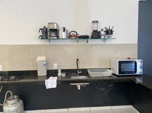 Frigorífic, microones, forn i placa de cuina 