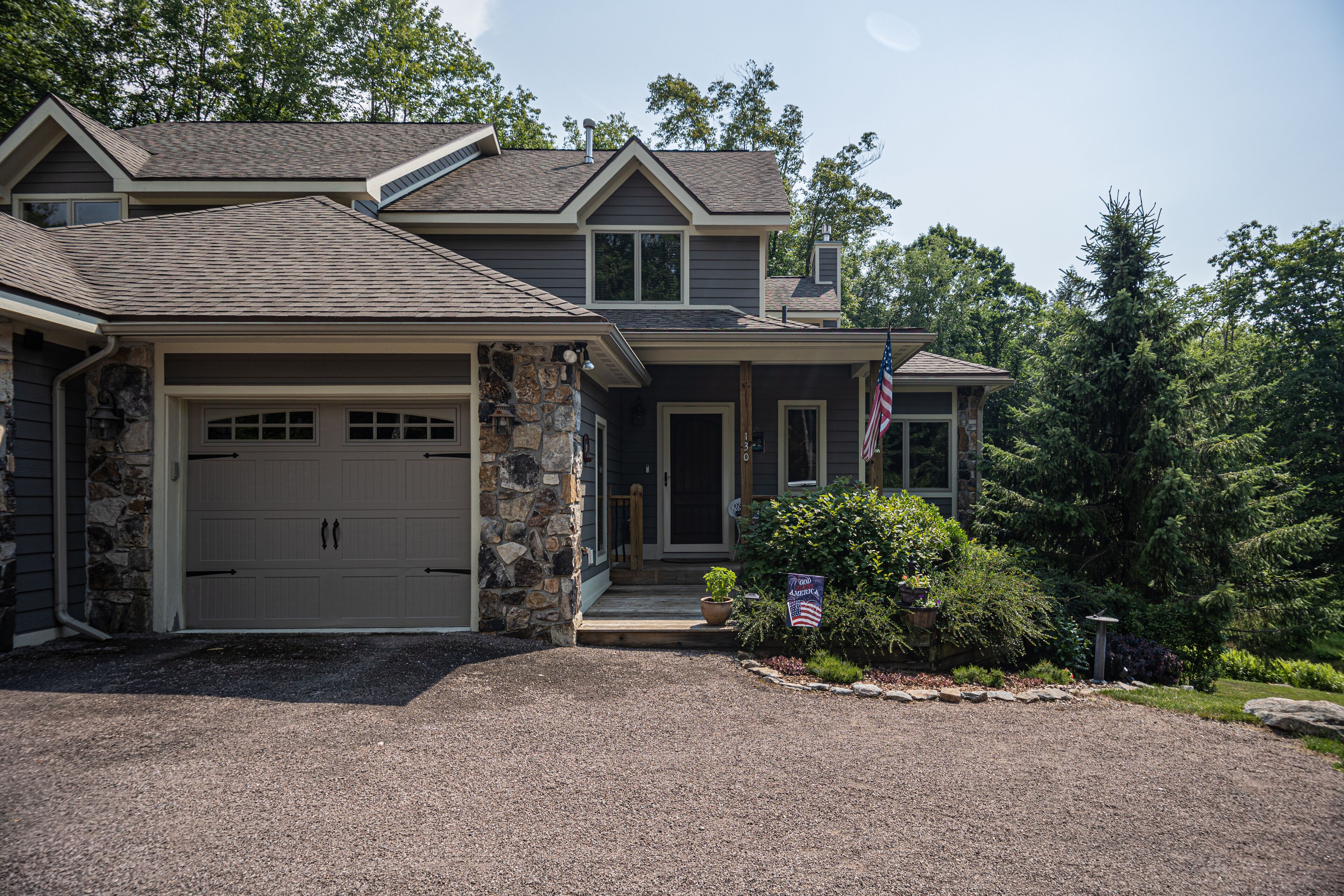 Mystic Memories | Centrally Located, Hot Tub!