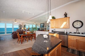 Interior - Promo! Top Floor, Corner Oceanfront Condo - Indoor Pool/Hot Tub/Wifi and HDTV! (Depoe Bay)