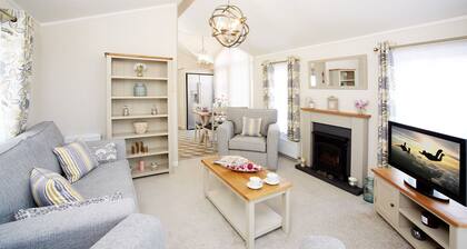 JJs Azelea Lodge With Private Luxury Hot Tub