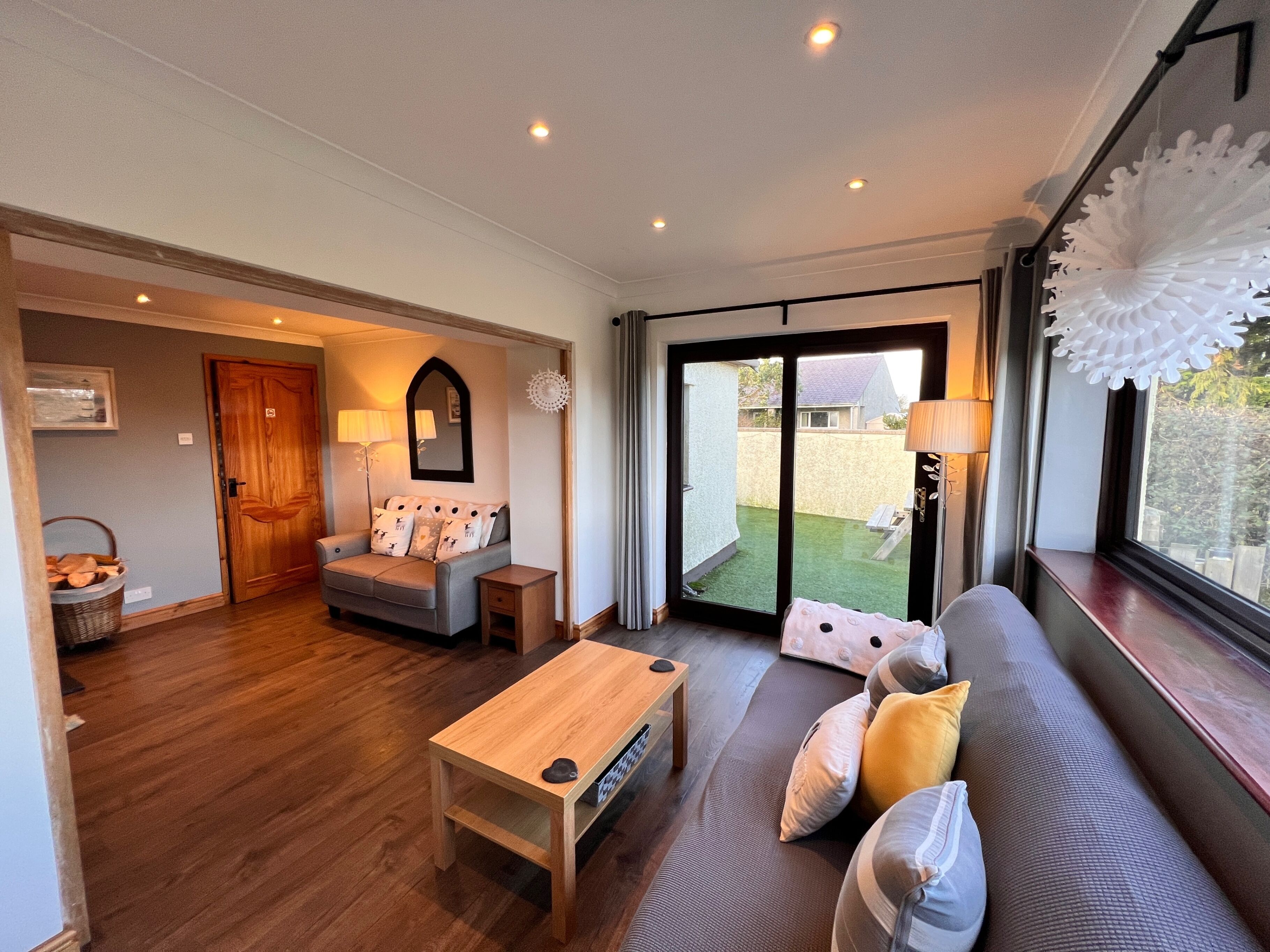 تلفزيون بحجم 30-بوصة يعرض قنوات تلفزيونية باشتراك مدفوع، مدفأة