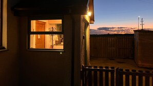 Exterior - Ty Efail Cottage, Mountain Views & Secure Garden (Beaumaris)