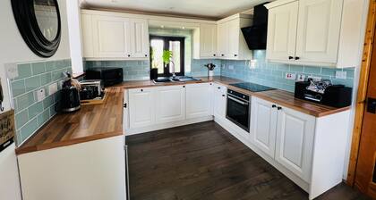 Ty Efail Cottage, Mountain Views & Secure Garden