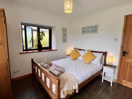 House | 3 bedrooms, iron/ironing board, WiFi (free), bed sheets