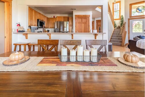 Earthstone Valley | Ski • Pool • Pickleball/Tennis