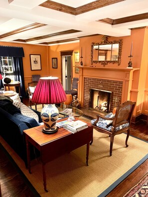 Smart TV, fireplace, books