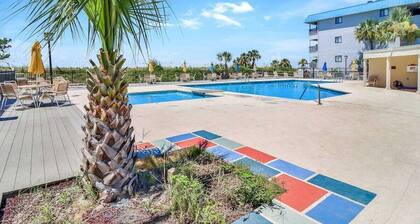 Sun, Sand and Pool : Condo at Savannah, Tybee