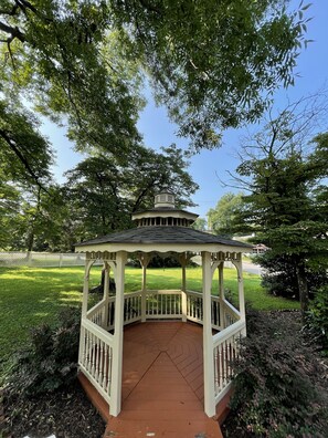 Outdoor wedding area - The Grand Hotel (Hogansville)