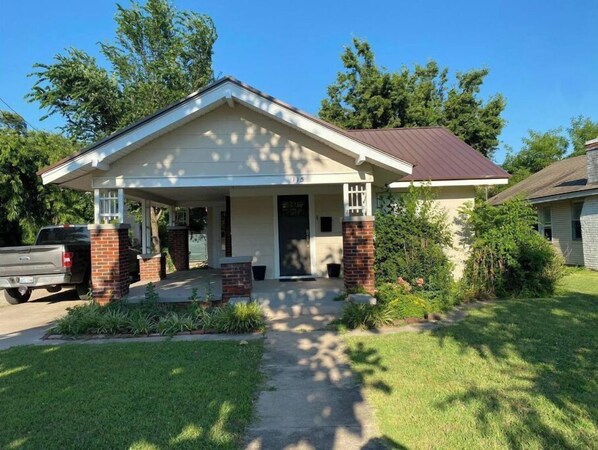 Exterior - Relax on Lake- cozy, spacious, and stylish (Ponca City)