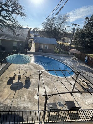 Seasonal outdoor pool - Sky Inn (Rockdale)