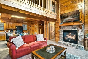 Smart TV, caminetto, videogiochi