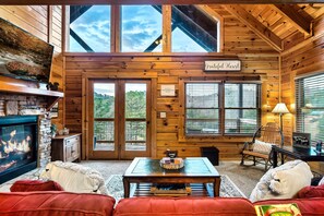 Smart TV, caminetto, videogiochi