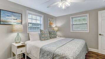 2 chambres, bureau, fer et planche Ă repasser, lit parapluie